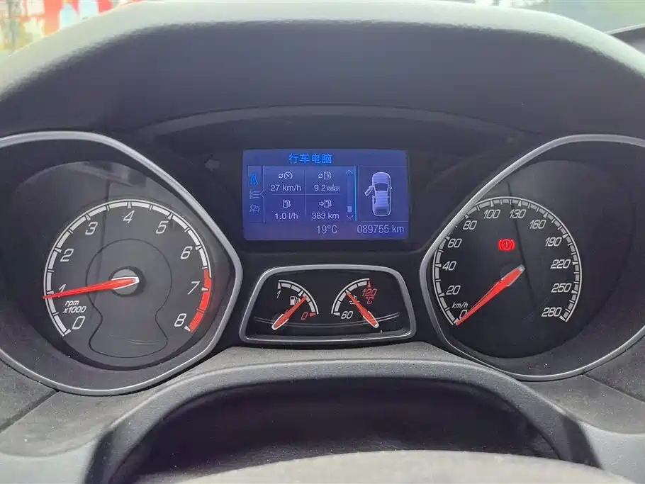 Ford Focus 2014 — фото 14