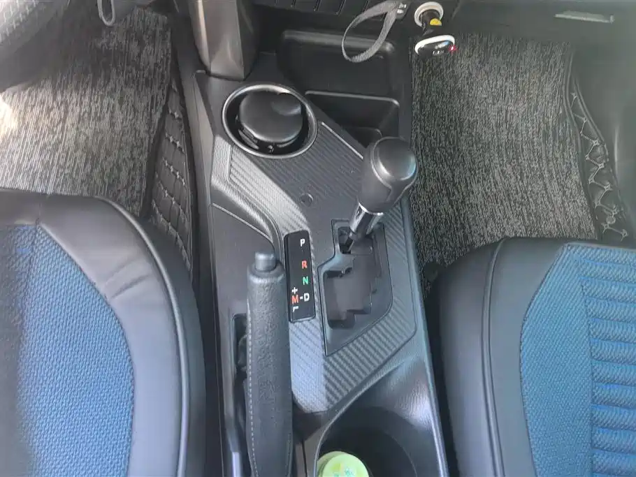 Toyota RAV4 2016 — фото 16