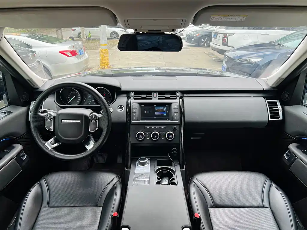 Land Rover Discovery 2018 — фото 15