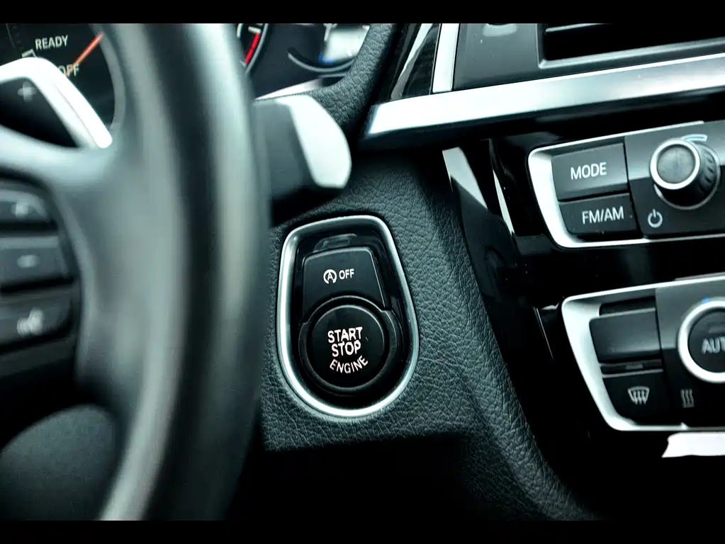 BMW 3 Series 2018 — фото 13