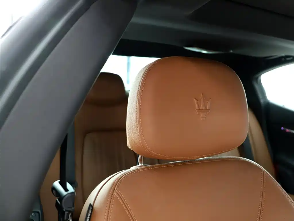 Maserati Ghibli 2019 — фото 18