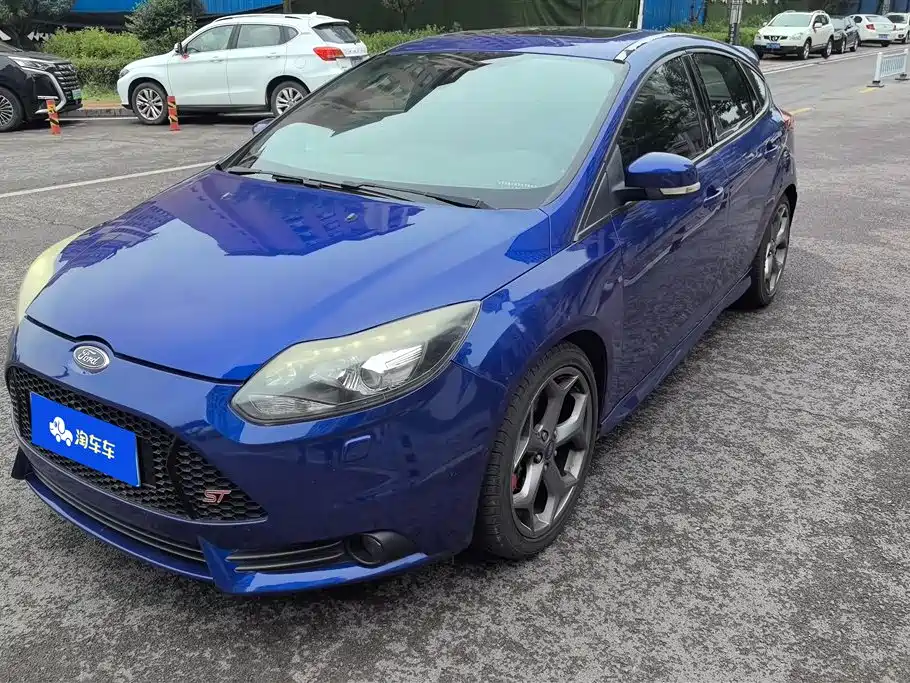Ford Focus 2014 — фото 1