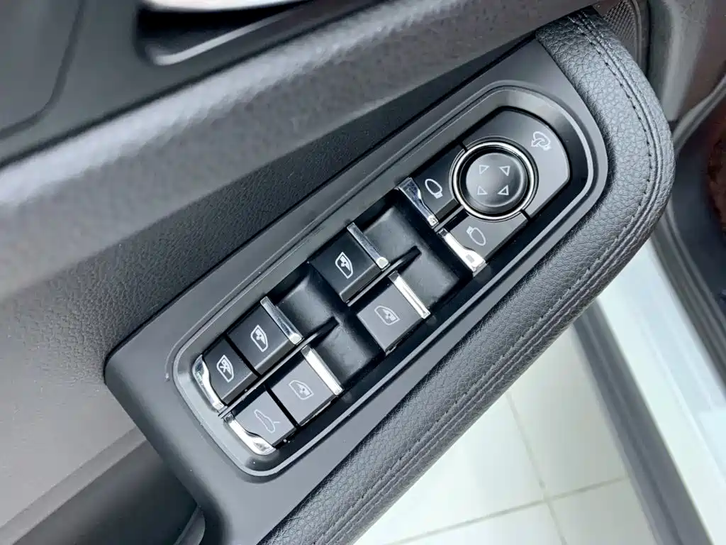 Porsche Macan 2021 — фото 29