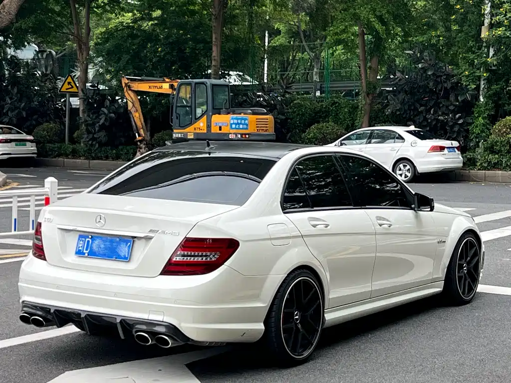 Mercedes-Benz C-Class AMG 2010 — фото 9