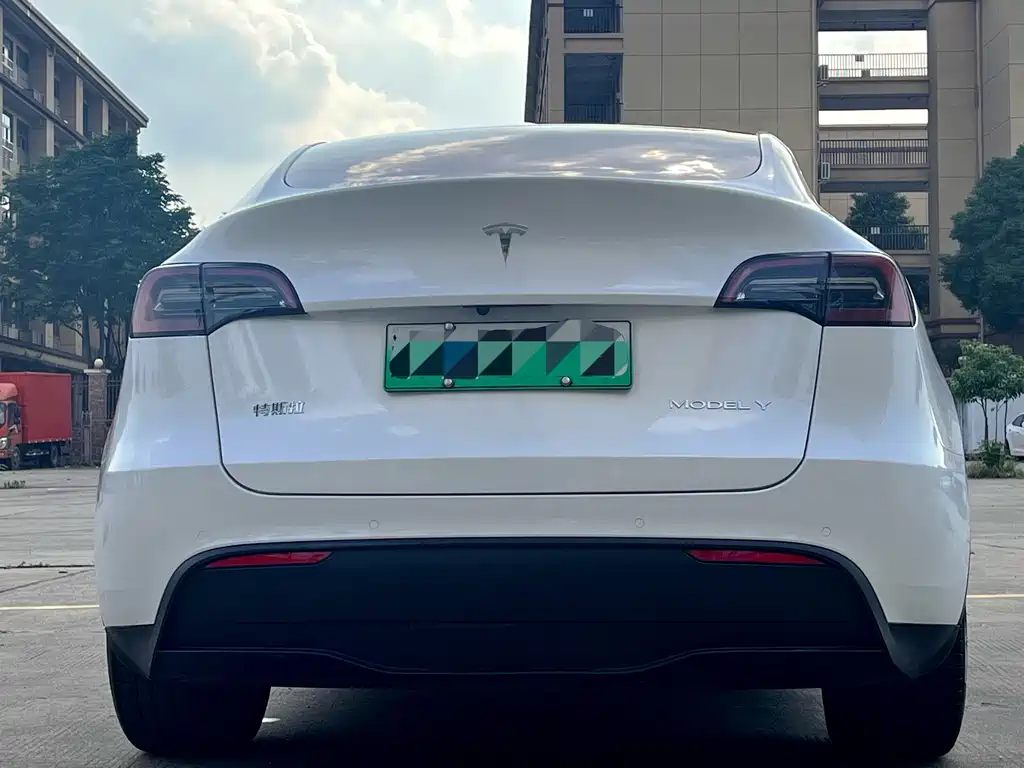 Tesla Model Y 2023 — фото 14