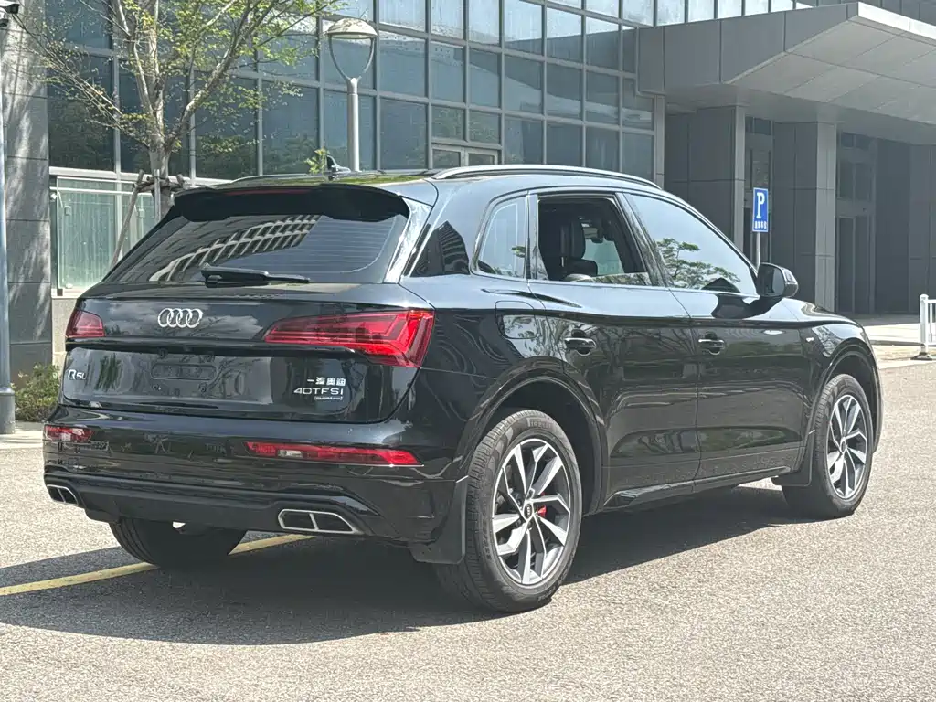 Audi Q5L 2025 — фото 16