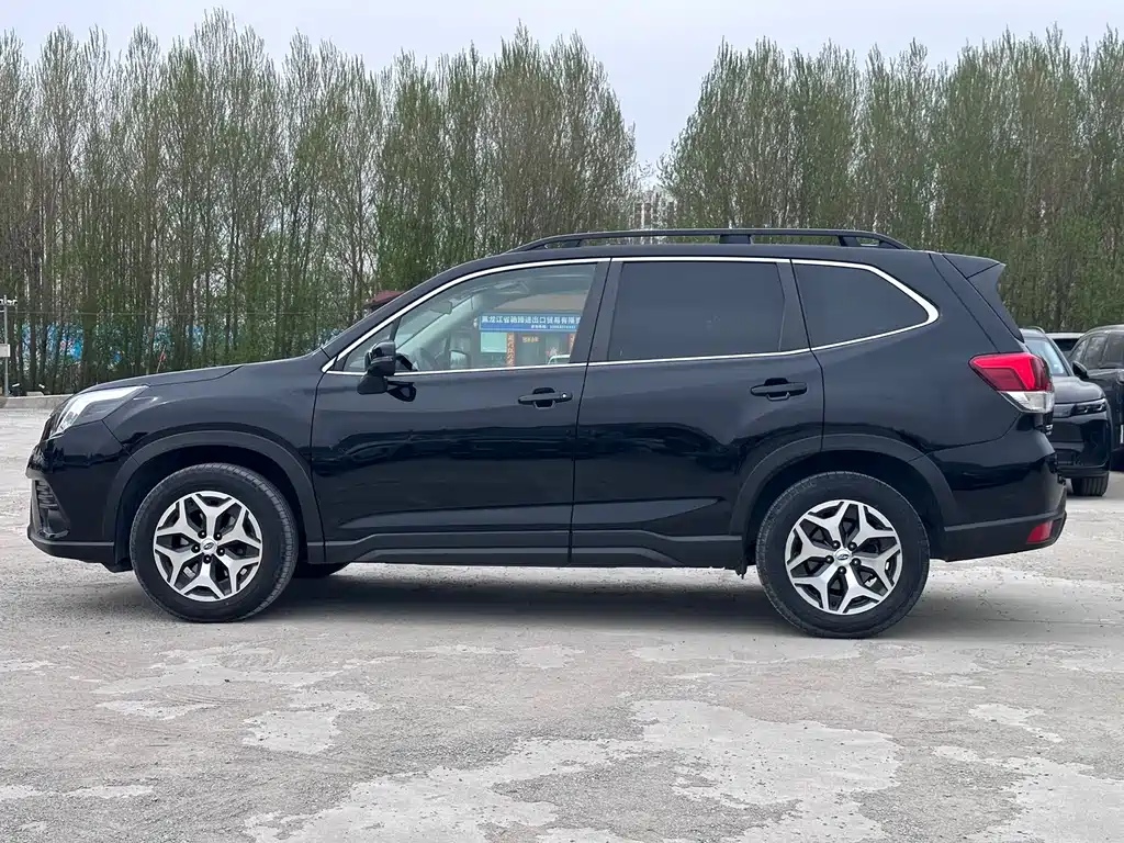 Subaru Forester 2022 — фото 9
