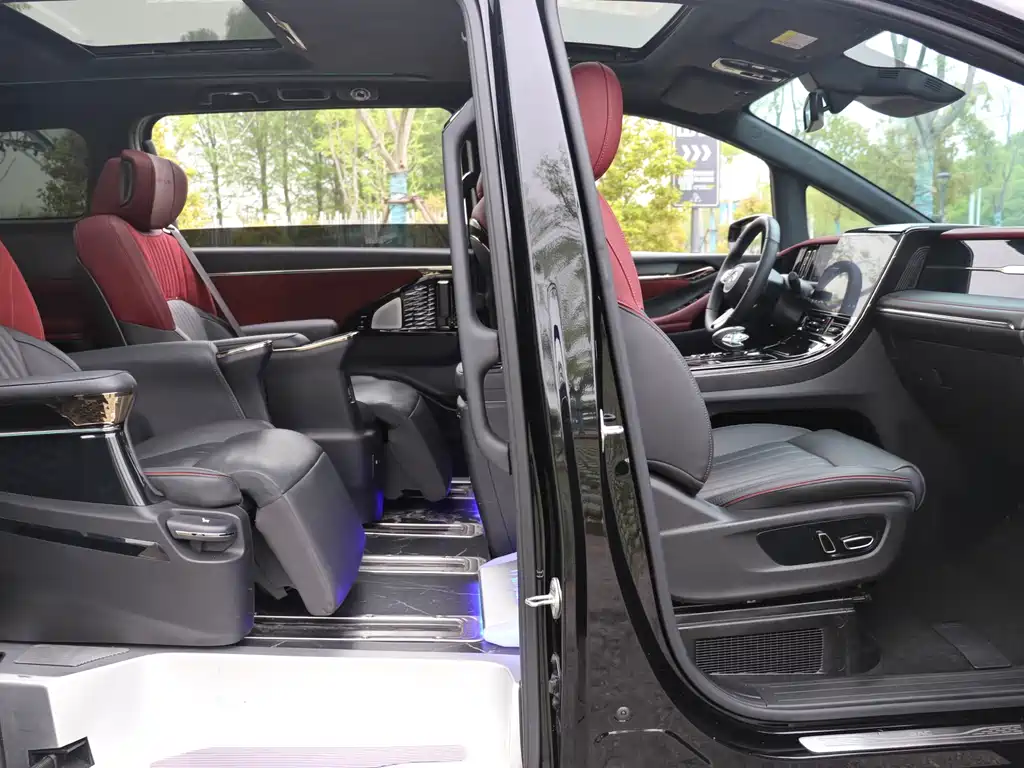 GAC Motor Trumpchi M8 2023 — фото 18