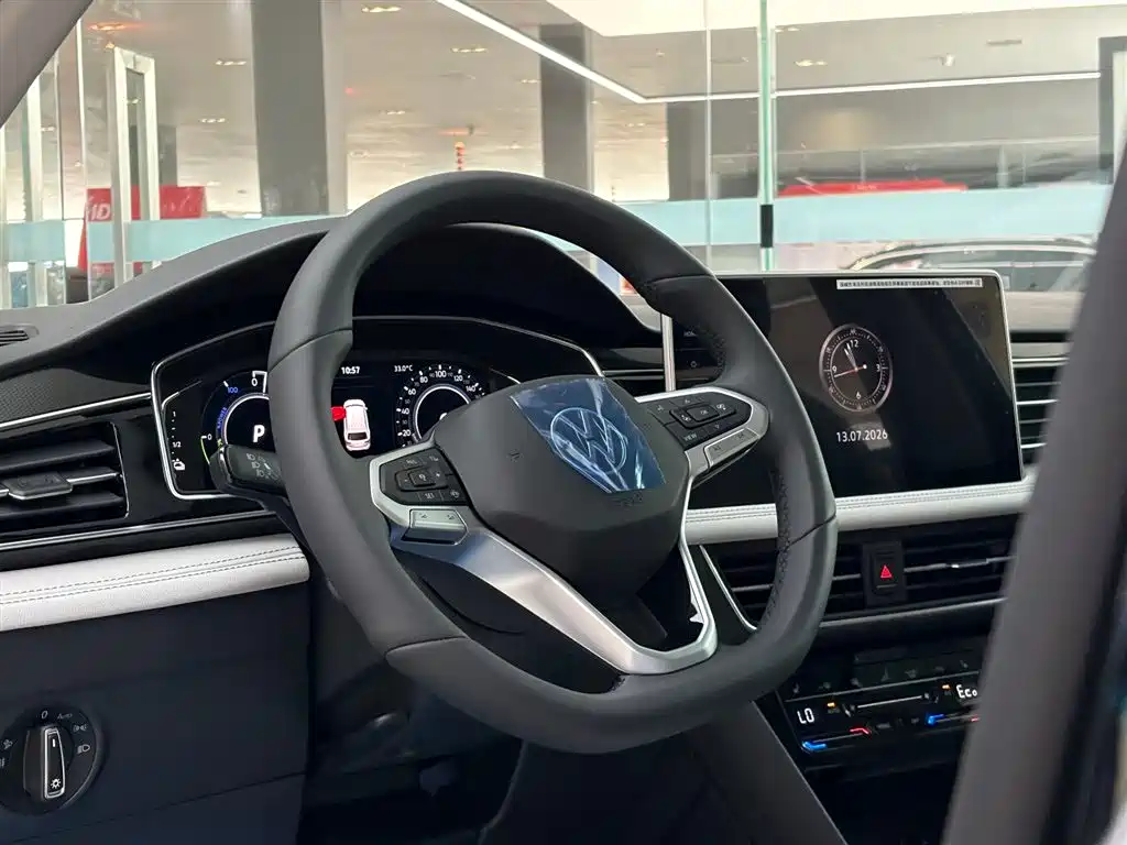 Volkswagen Tiguan L Plug-In Hybrid 2025 — фото 16