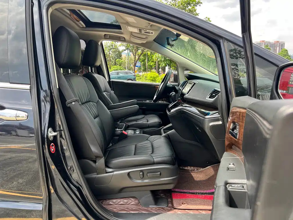 Honda Odyssey 2015 — фото 19