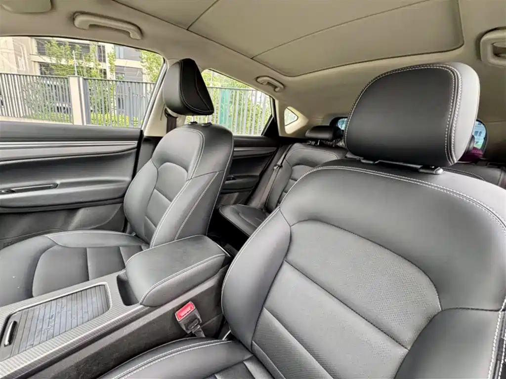 Geely Emgrand GS 2017 — фото 17