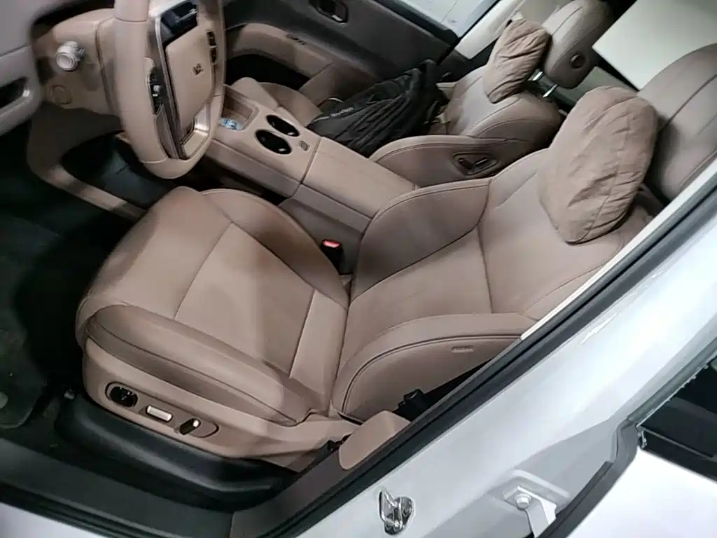 Li Auto i8 2025 — фото 15