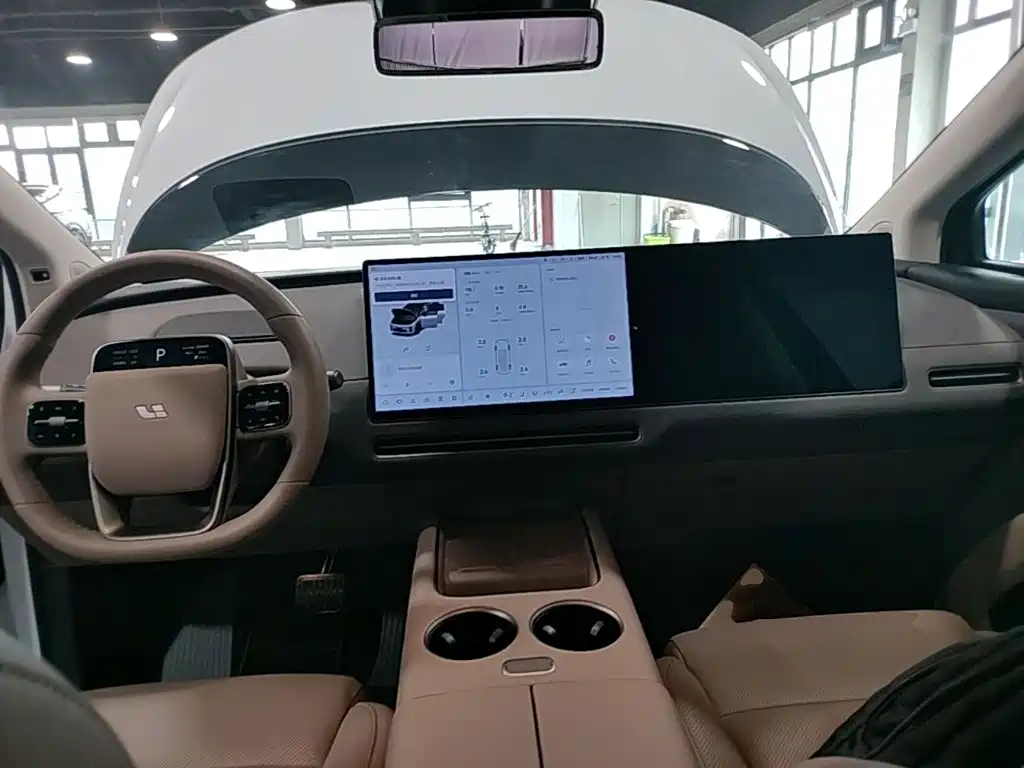 Li Auto i8 2025 — фото 10