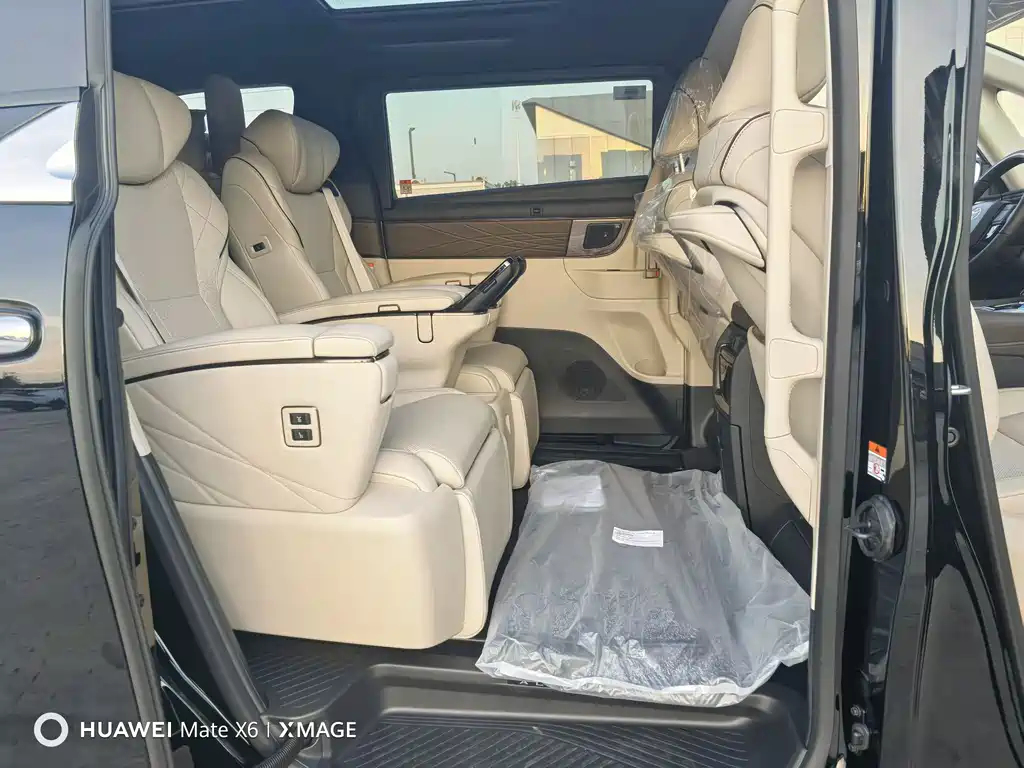 Toyota Alphard — фото 17