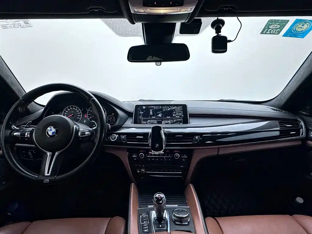 BMW X6 M 2017 — фото 13