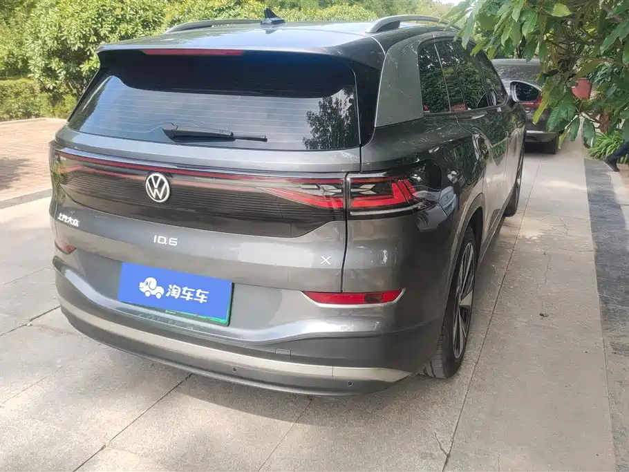 Volkswagen ID.6 X 2022