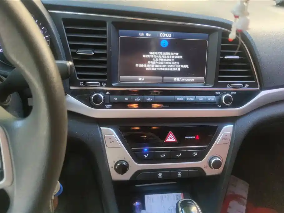Hyundai Elantra 2016 — фото 13