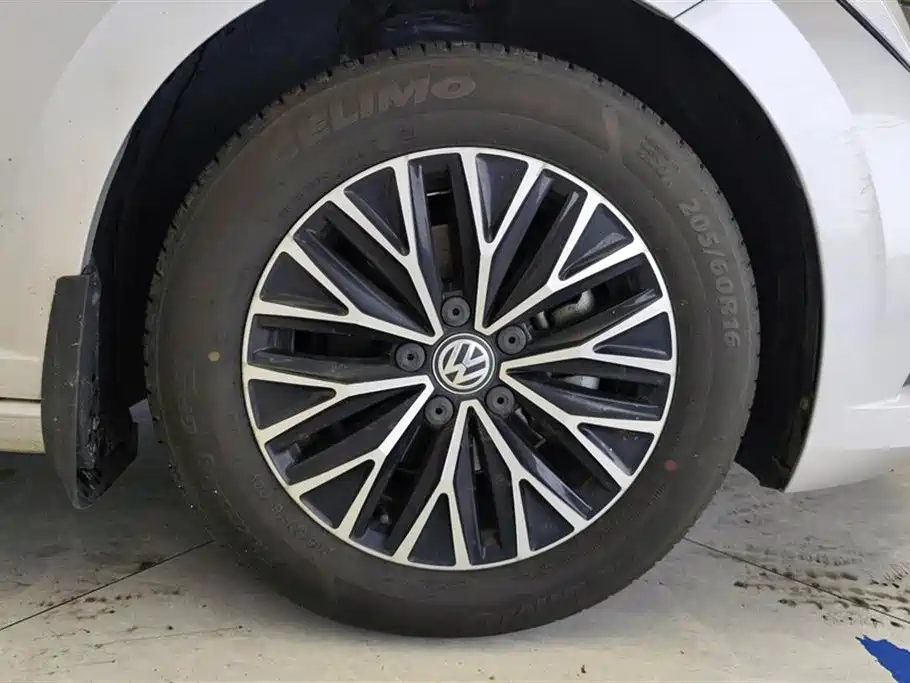 Volkswagen Sagitar 2020