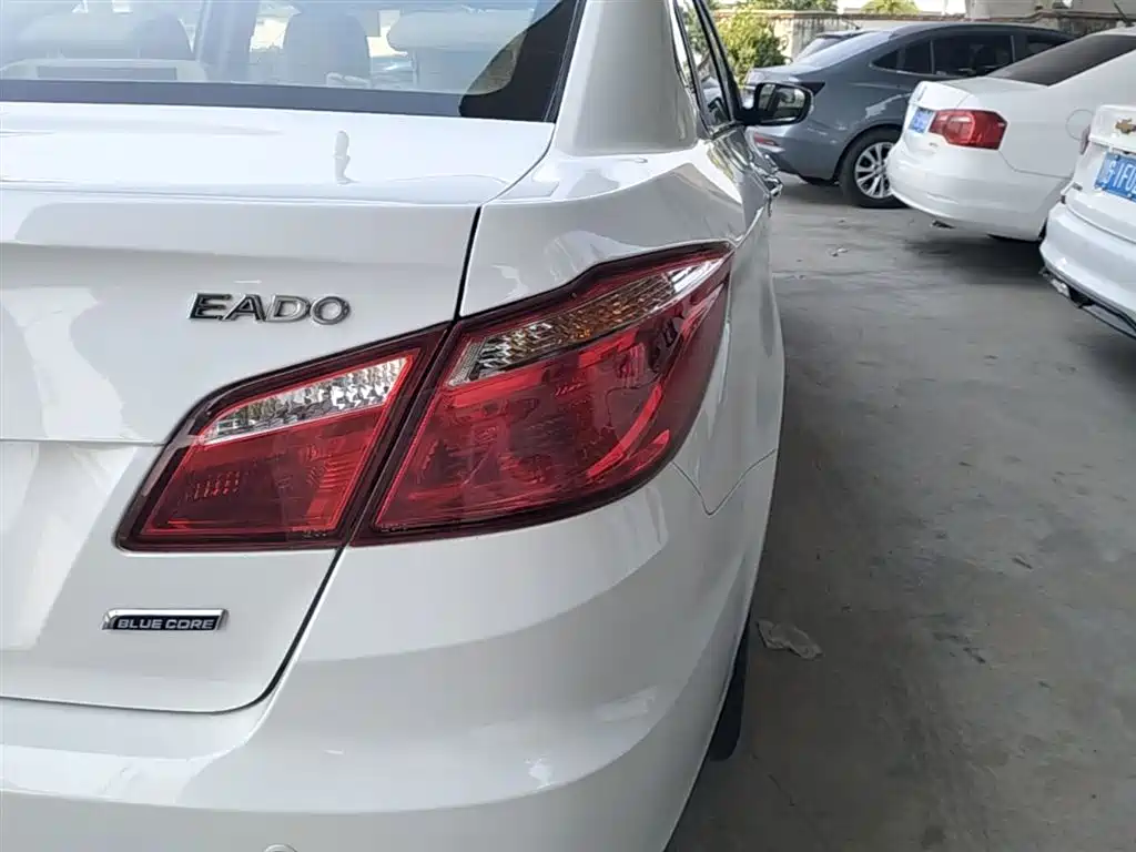 Changan Eado 2017 — фото 8
