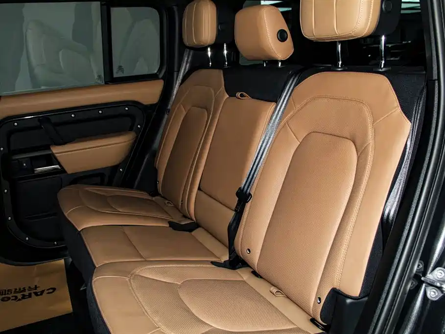 Land Rover Defender 2025 — фото 20