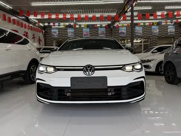 Volkswagen Golf 2024