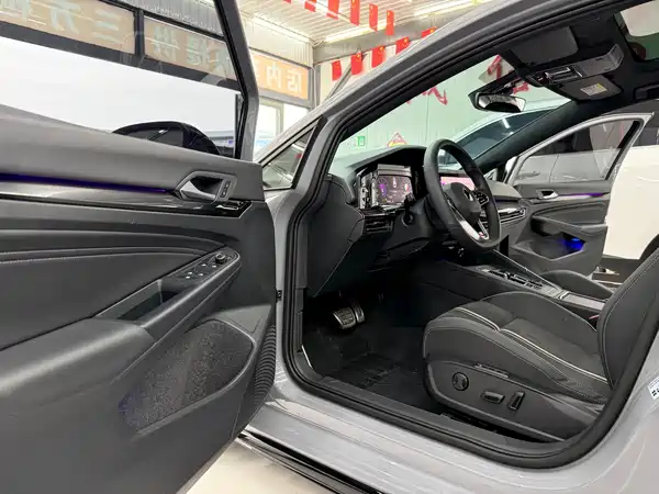 Volkswagen Golf 2024