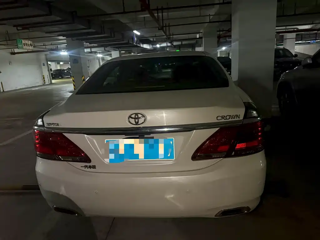 Toyota Crown 2014