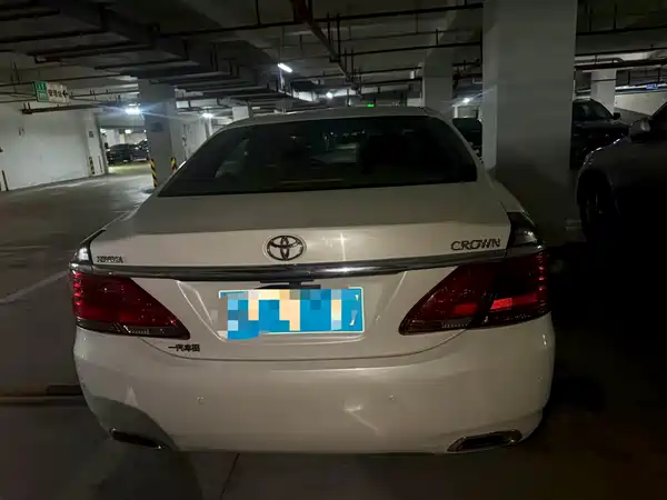 Toyota Crown 2014
