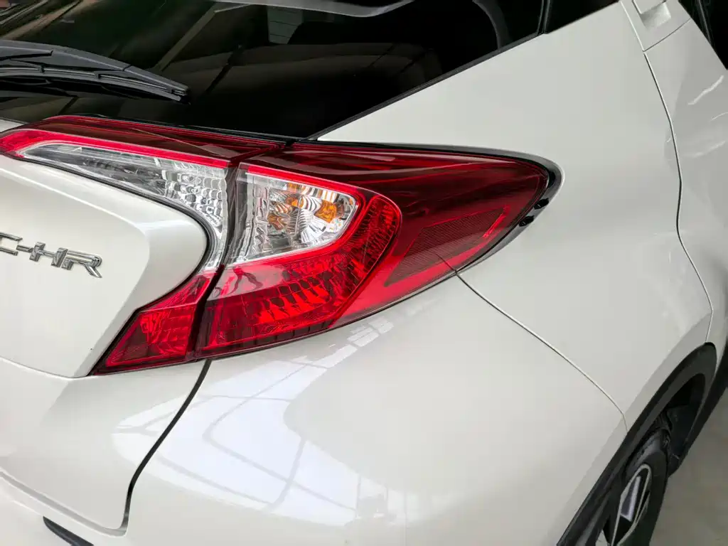 Toyota C-HR 2019 — фото 20