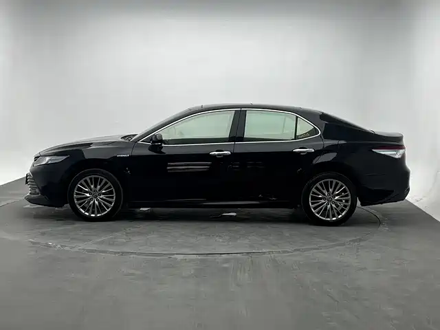 Toyota Camry 2020 — фото 3