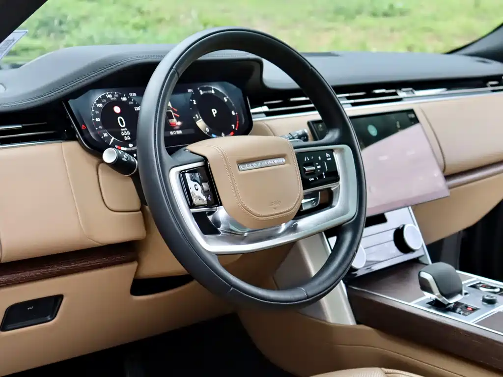 Land Rover Range Rover 2023 — фото 11