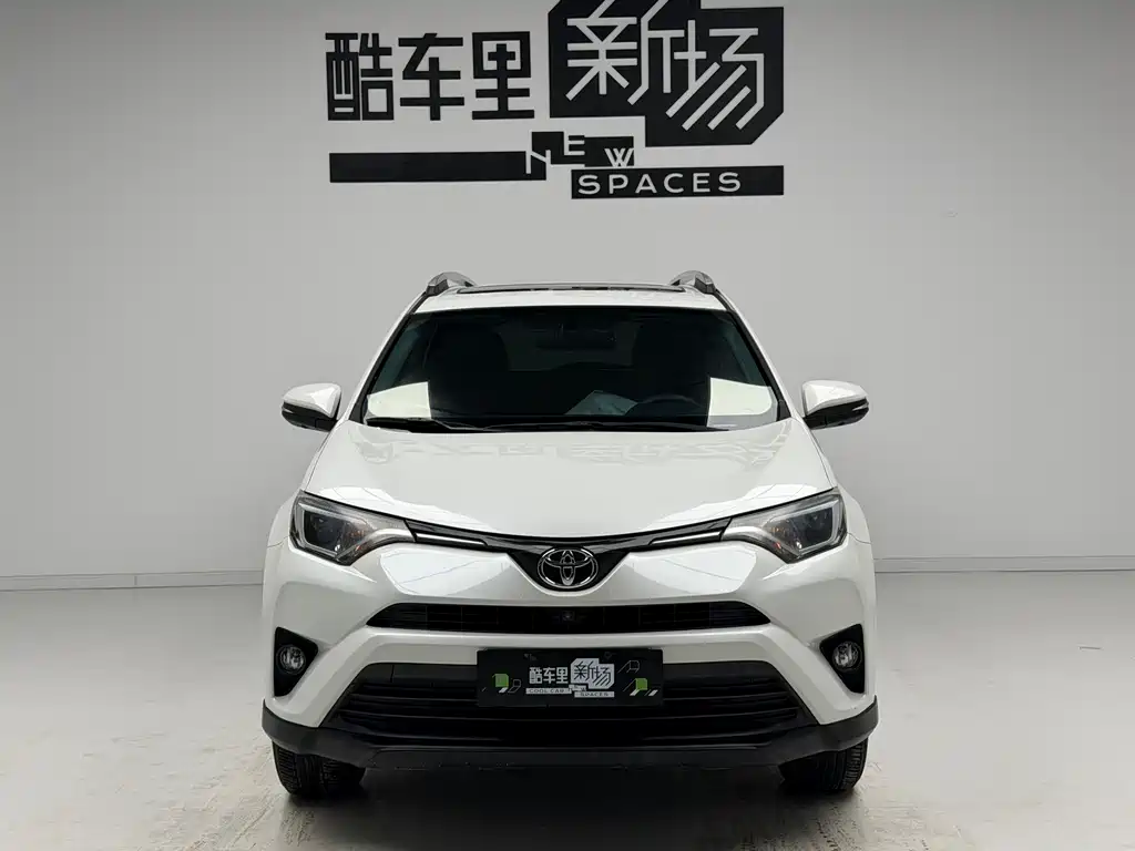 Toyota RAV4 2018 — фото 2