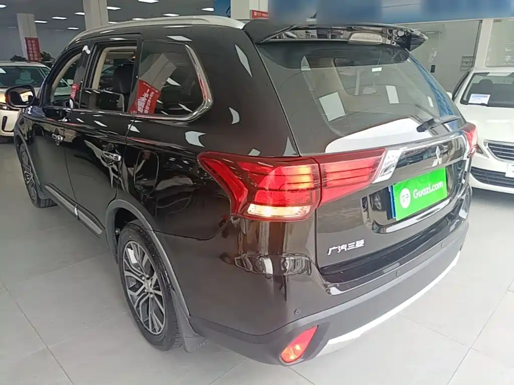 Mitsubishi Outlander 2017 — фото 5