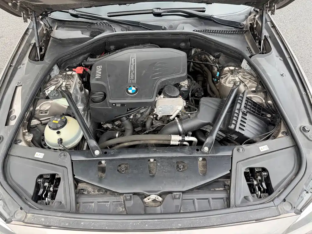 BMW 5 Series 2016 — фото 10