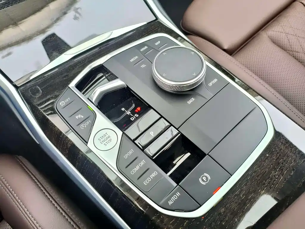 BMW 3 Series 2025 — фото 14
