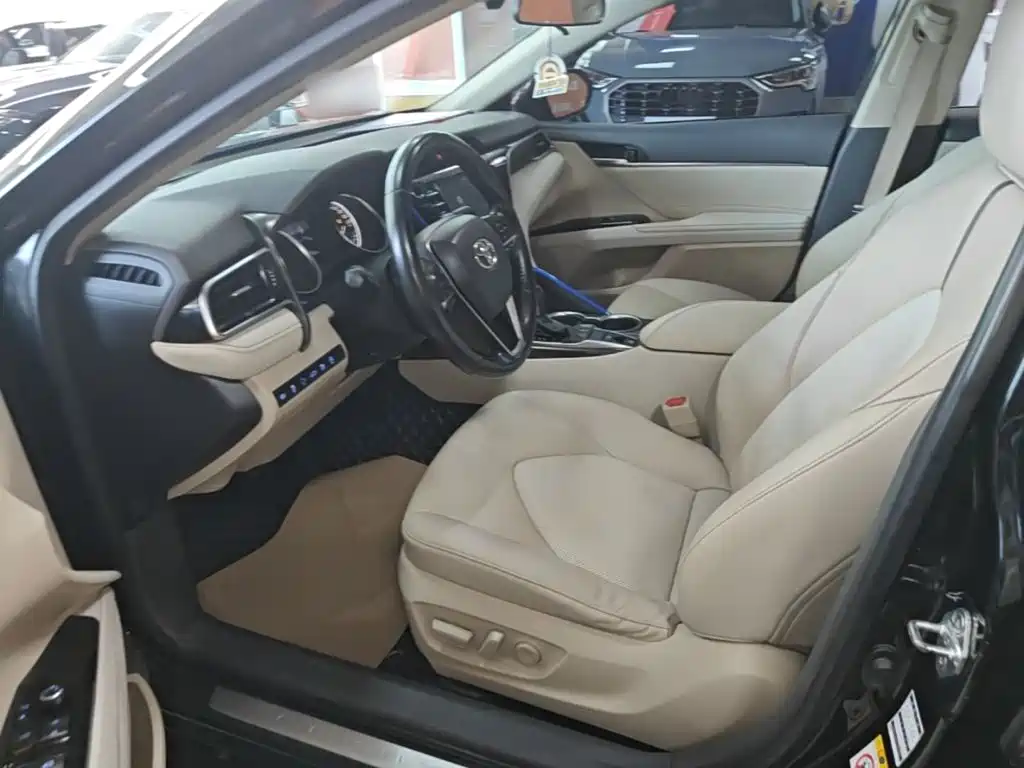 Toyota Camry 2018 — фото 15