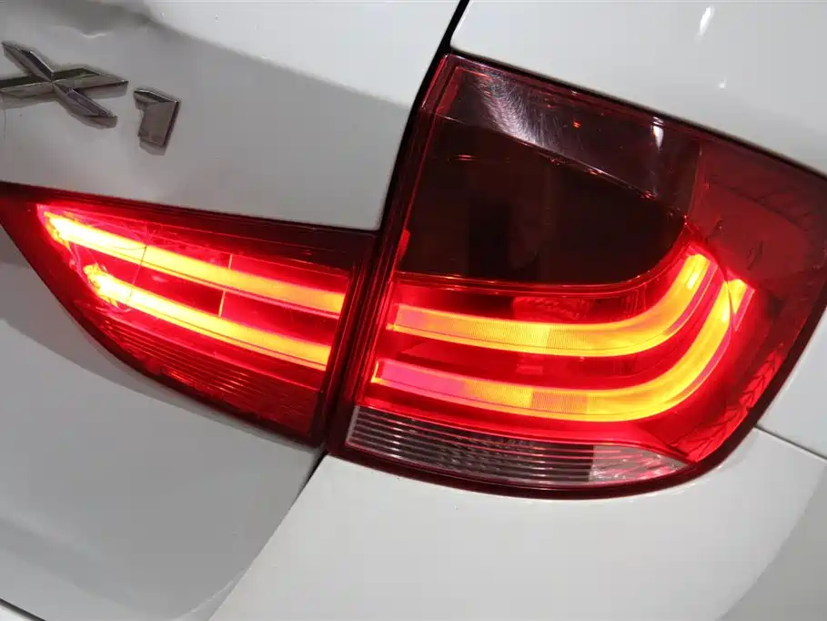 BMW X1 2013 — фото 8