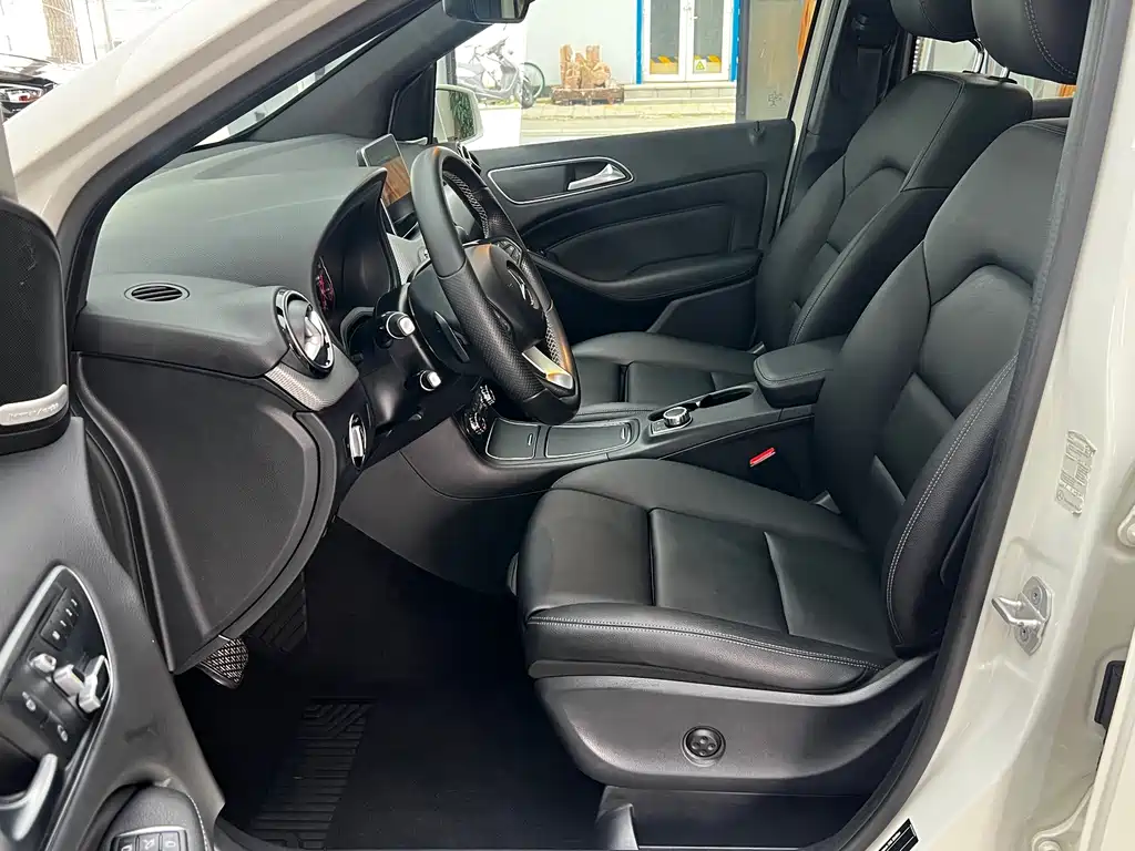 Mercedes-Benz B-Class 2016 — фото 12