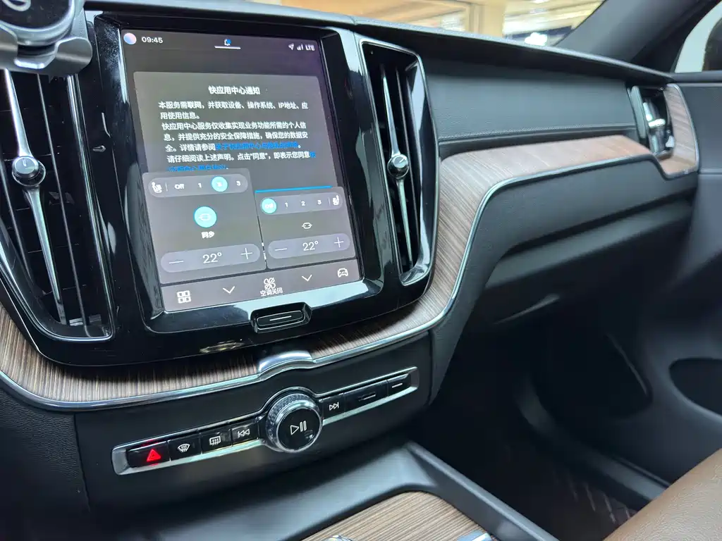 Volvo XC60 2022 — фото 10