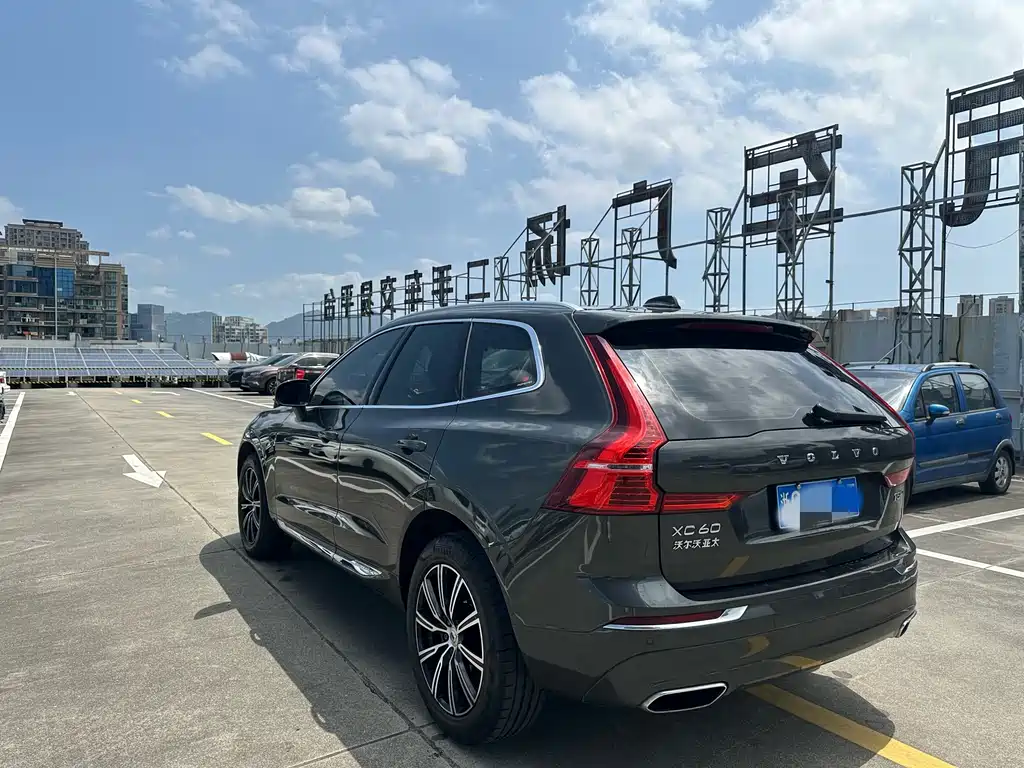 Volvo XC60 2020 — фото 13