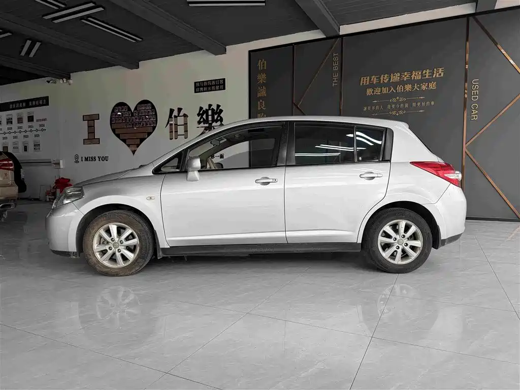 Nissan Tiida 2010