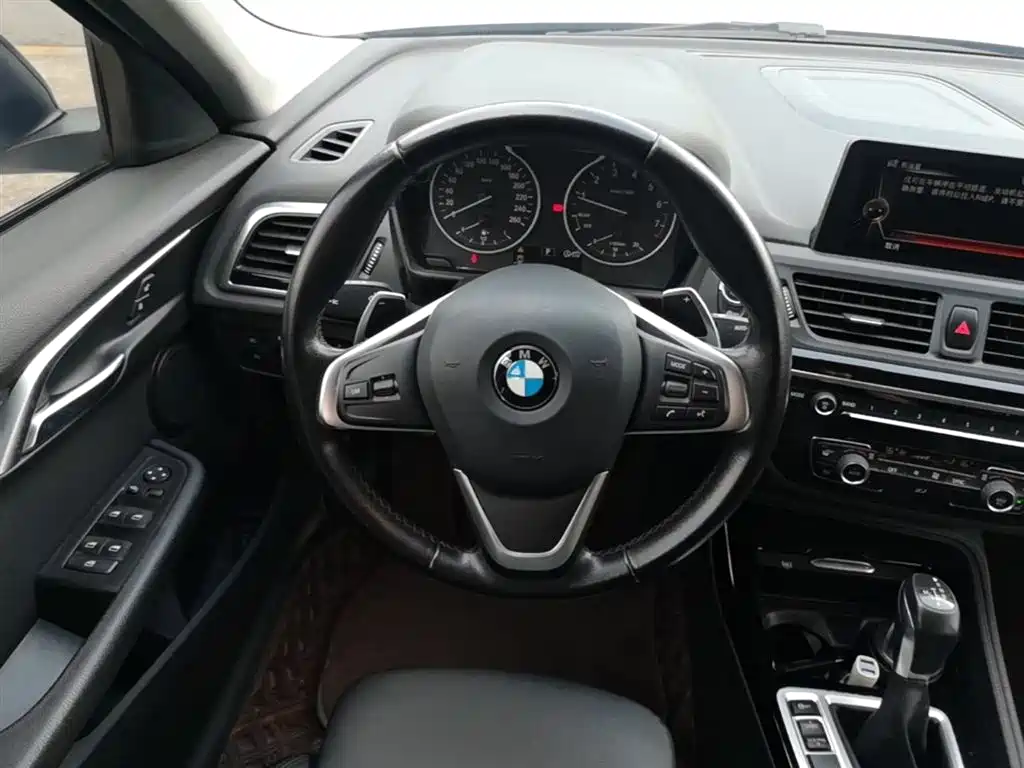 BMW 1 Series 2017 — фото 11