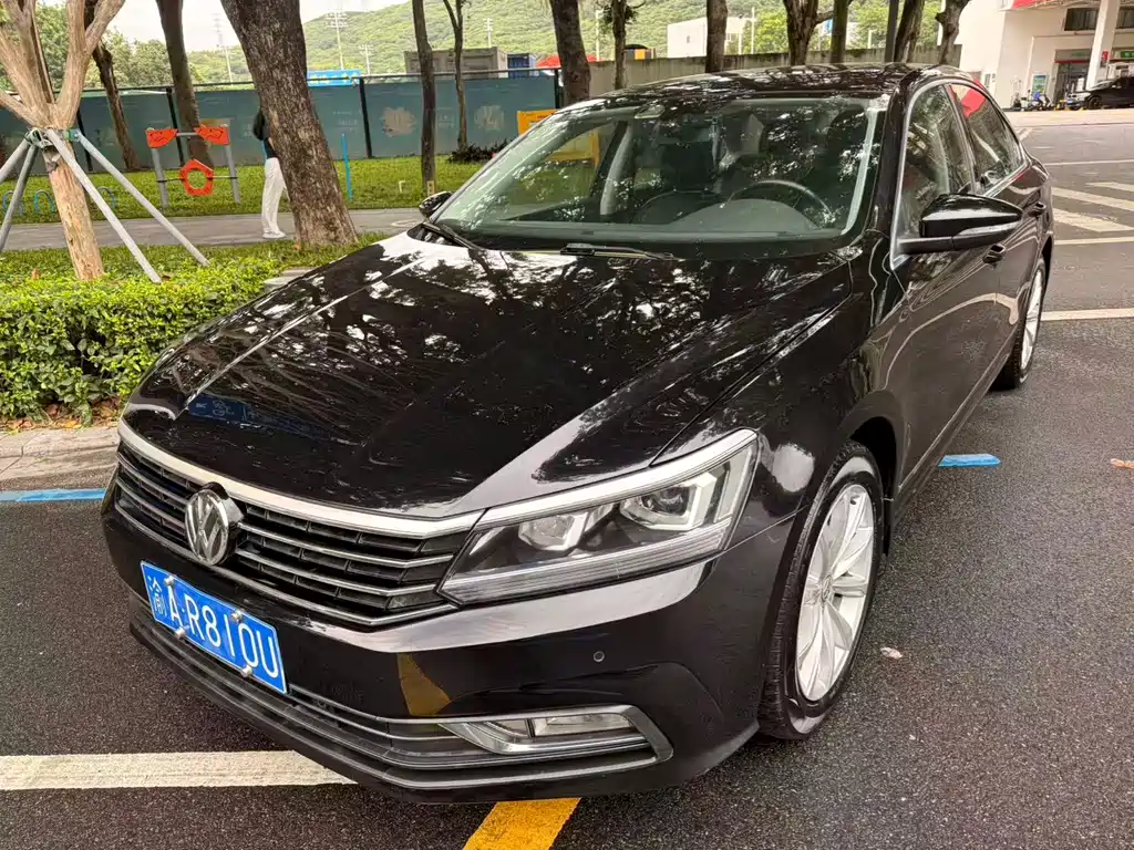 Volkswagen Passat 2018 — фото 1