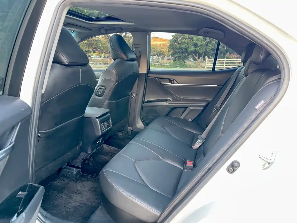 Toyota Camry 2021 — фото 12