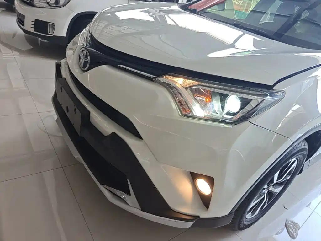 Toyota RAV4 2019 — фото 24