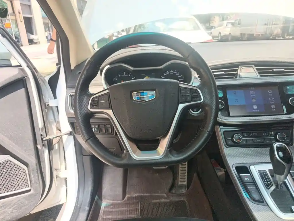 Geely Emgrand GS 2017 — фото 11