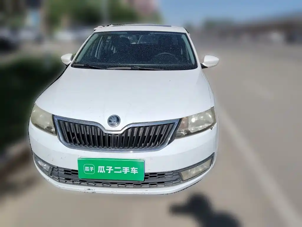 Skoda Rapid 2015 — фото 2