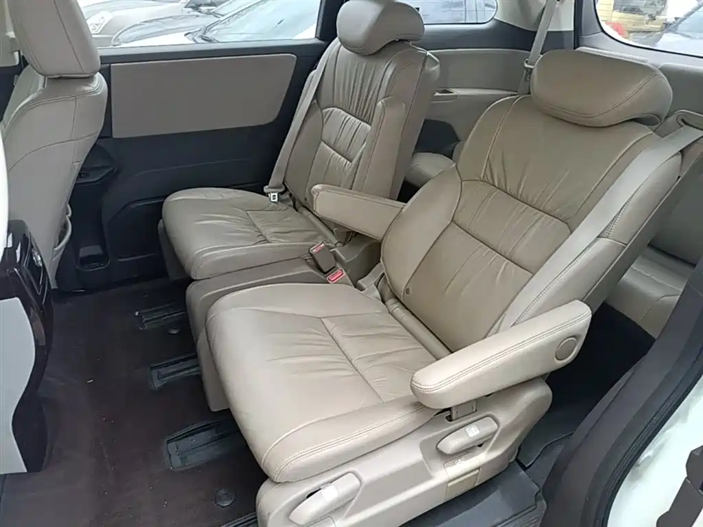 Honda Odyssey 2018 — фото 17