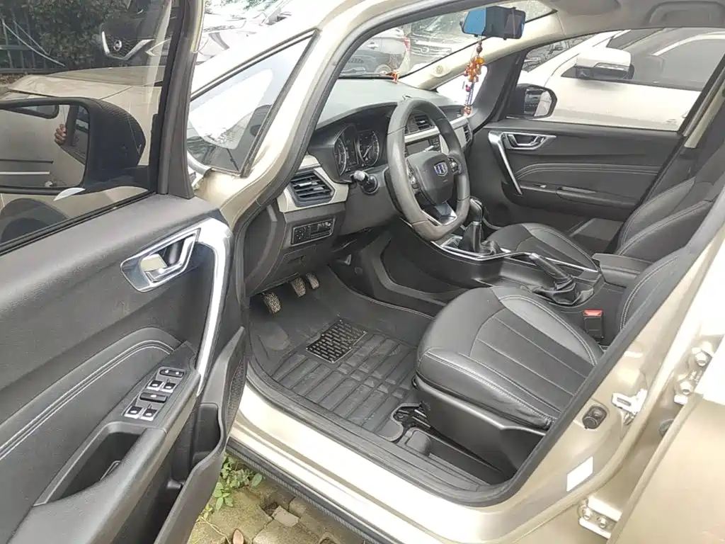 Geely Vision X3 2020 — фото 16