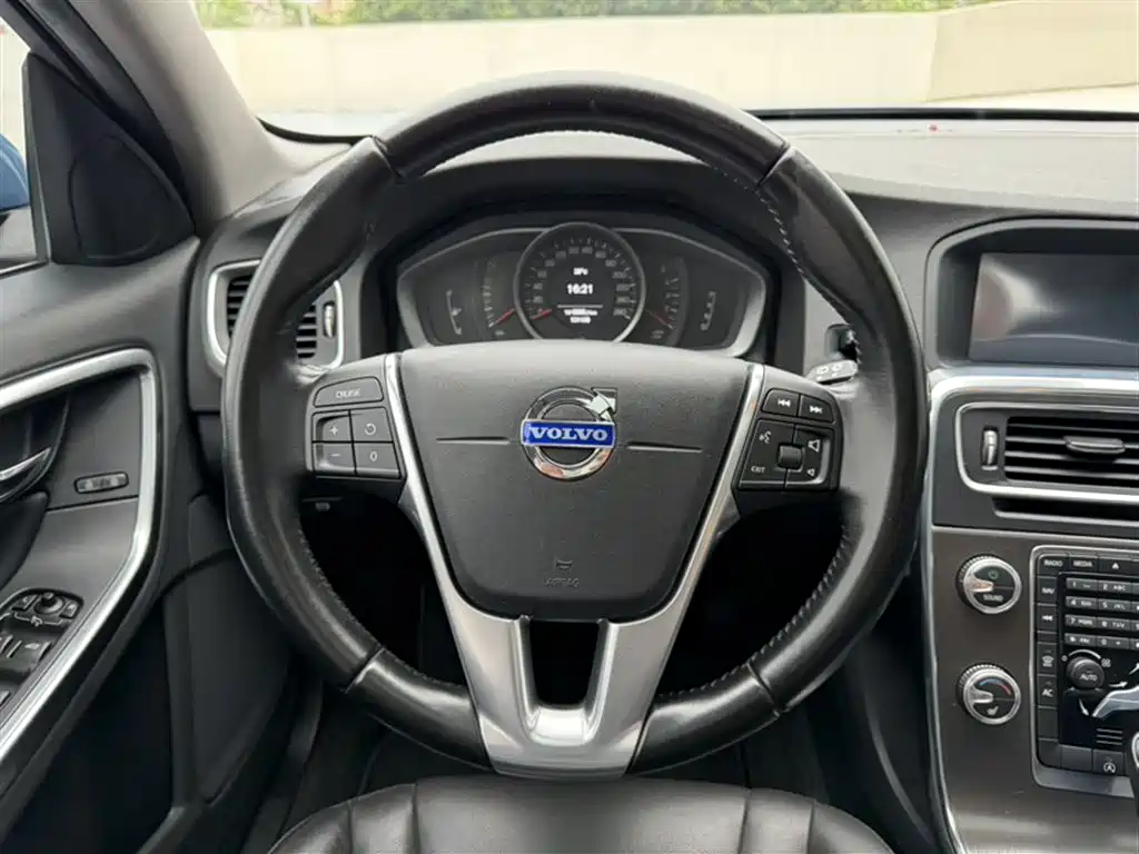 Volvo V60 2015 — фото 3